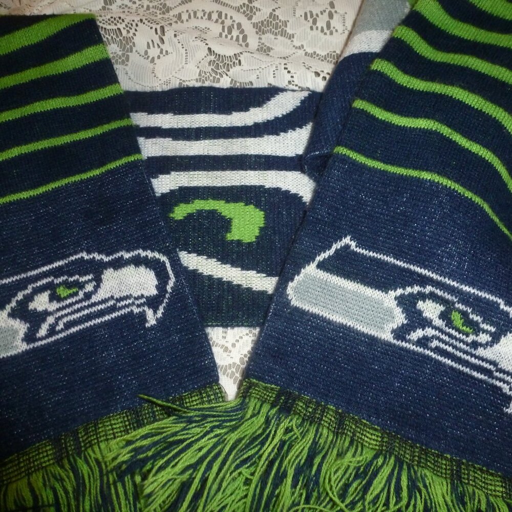 🏈 HOST PICK 🏈 Seattle Seahawks Scarf Knit Cozy Double Sided Big Team Logo